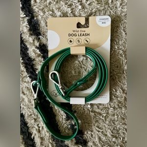 NWT Wild One Adjustable Waterproof Flex-Poly Coated Nylon Leash in Spruce